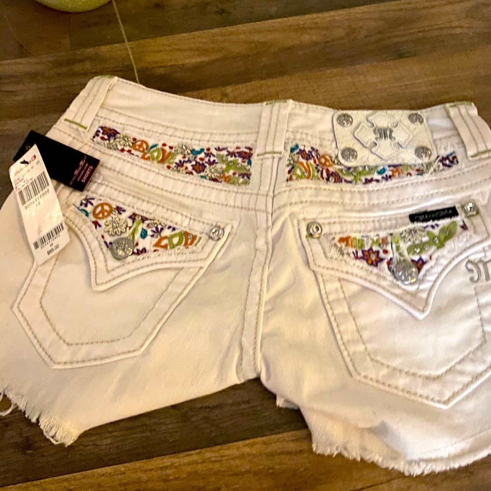 SOLD ❌❌❌NWT White Peace Love White Miss Me denim shorts
